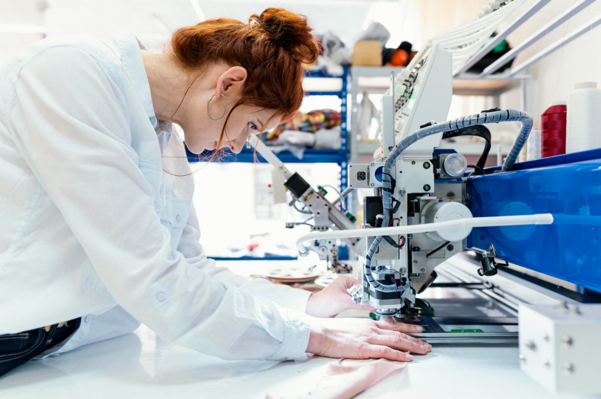 Роль лабораторной мебели в создании комфортной и точной рабочей среды Значение лабораторной мебели сложно переоценить