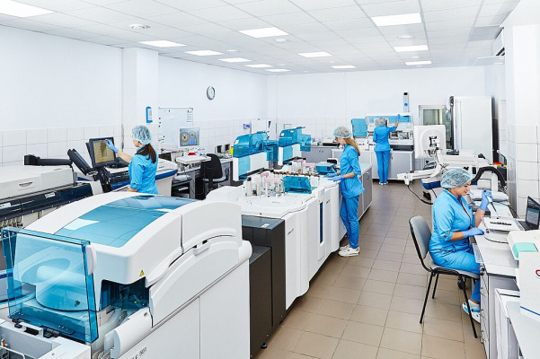 Минимализм в лаборатории: меньше предметов — больше порядка и безопасности В лаборатории оптимален минимализм - чтобы ничего не мешало работать